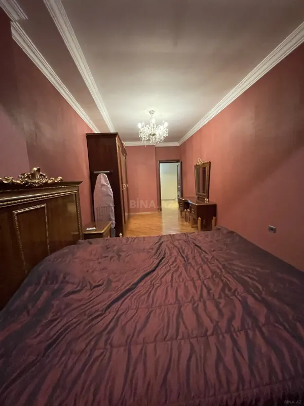 Satılır 3 otaqlı mənzil 167 m²