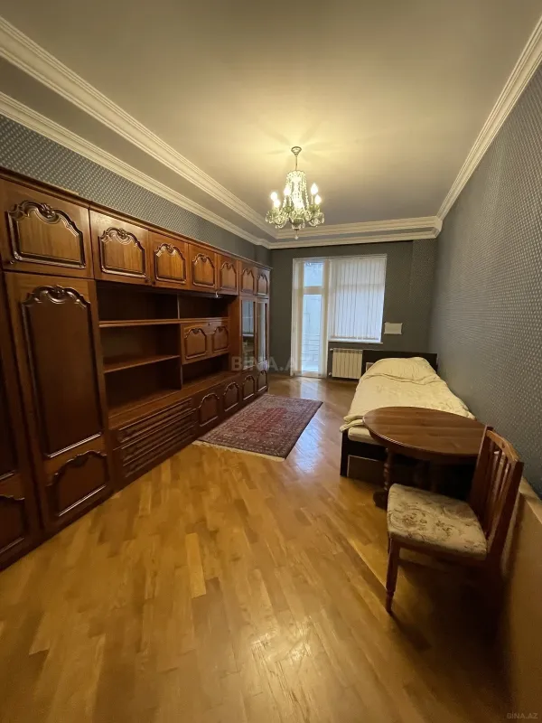 Satılır 3 otaqlı mənzil 167 m²