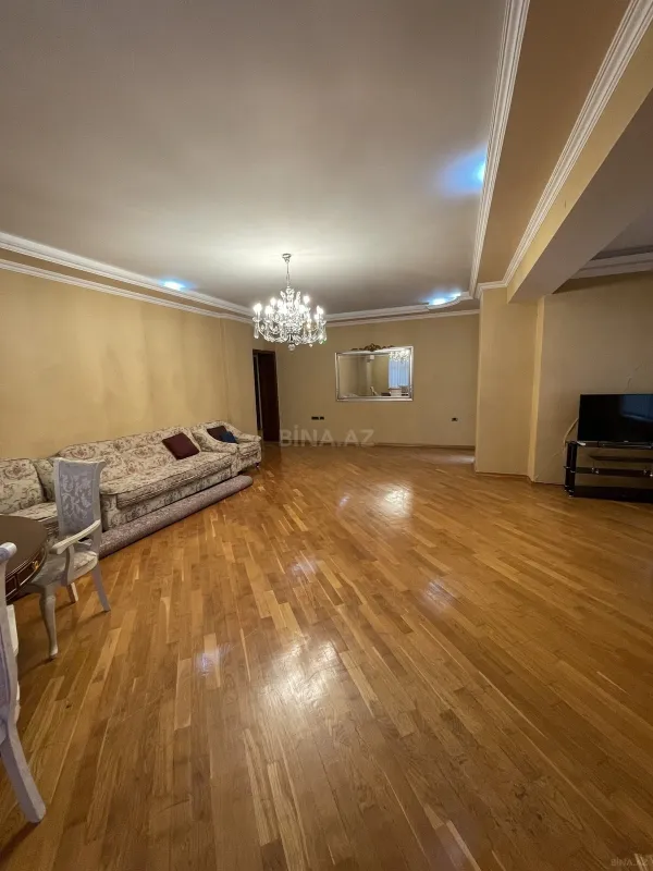 Satılır 3 otaqlı mənzil 167 m²