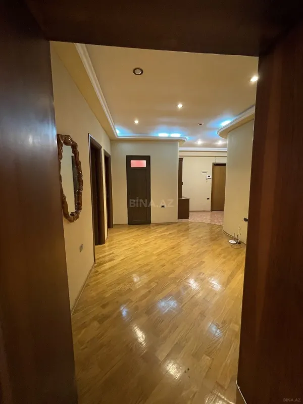Satılır 3 otaqlı mənzil 167 m²