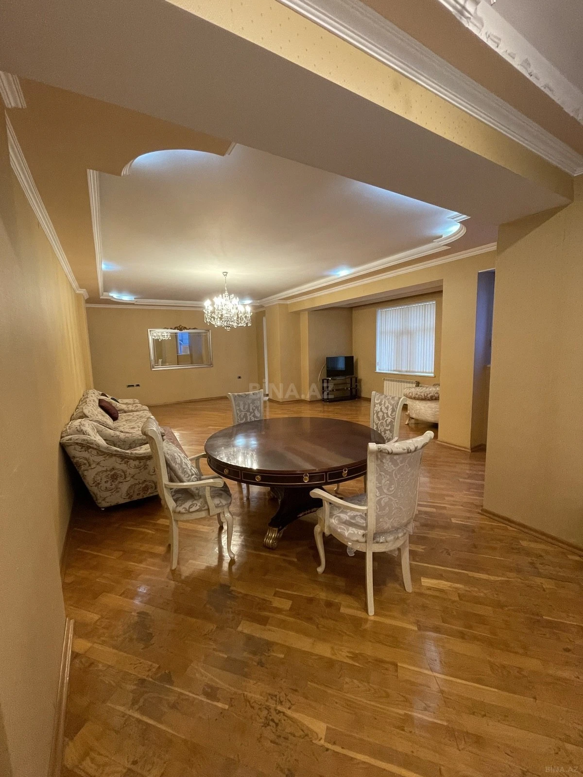 Satılır 3 otaqlı mənzil 167 m²