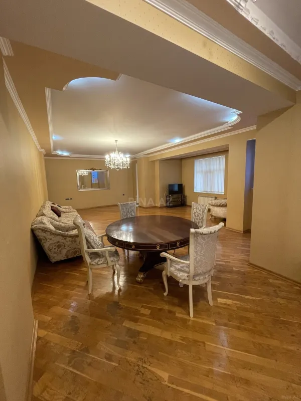 Satılır 3 otaqlı mənzil 167 m²