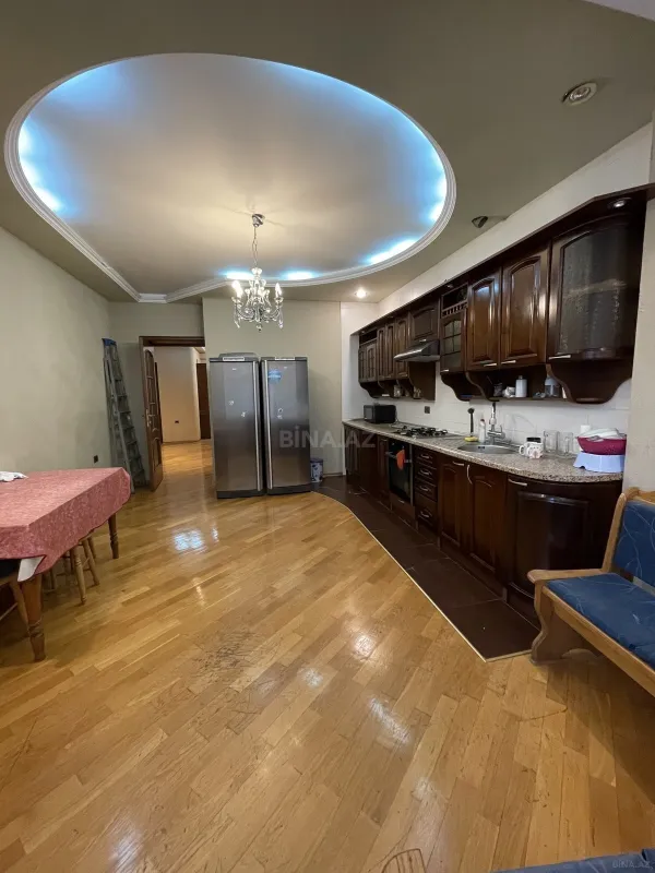 Satılır 3 otaqlı mənzil 167 m²