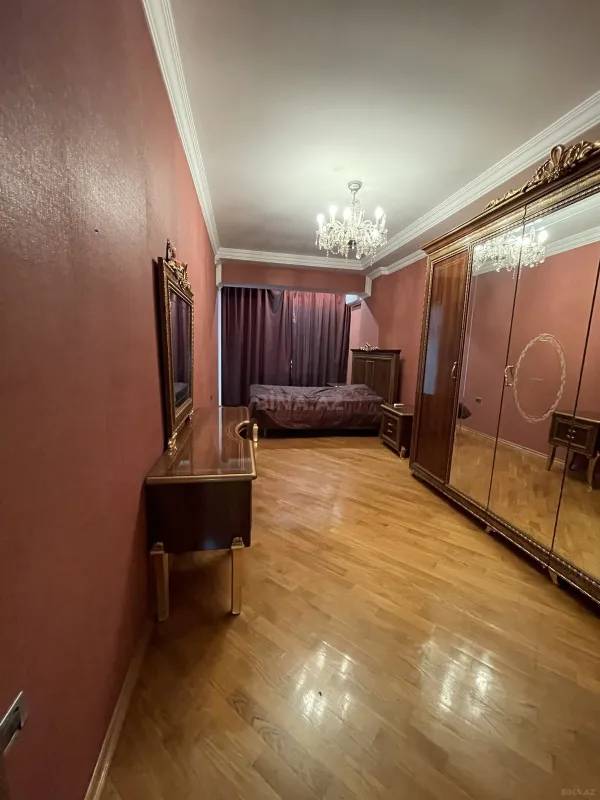 Satılır 3 otaqlı mənzil 167 m²