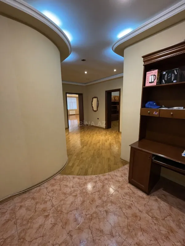 Satılır 3 otaqlı mənzil 167 m²
