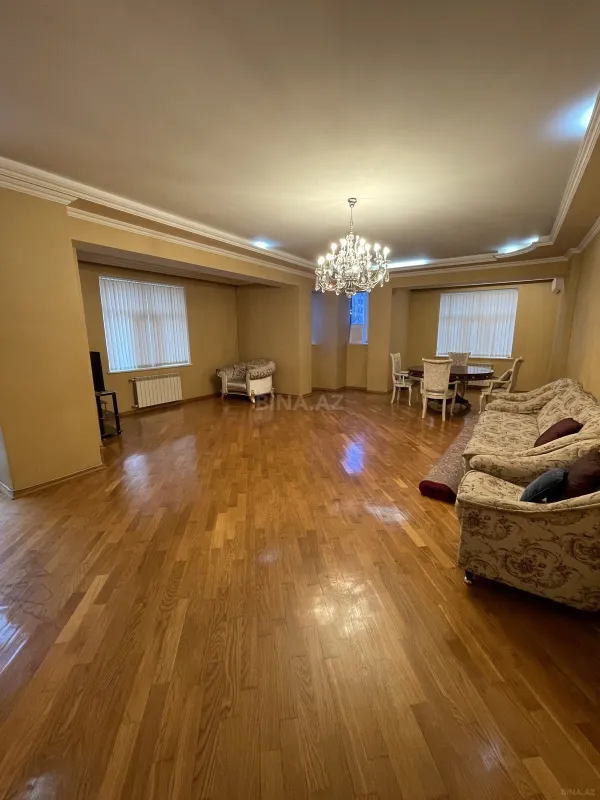 Satılır 3 otaqlı mənzil 167 m²