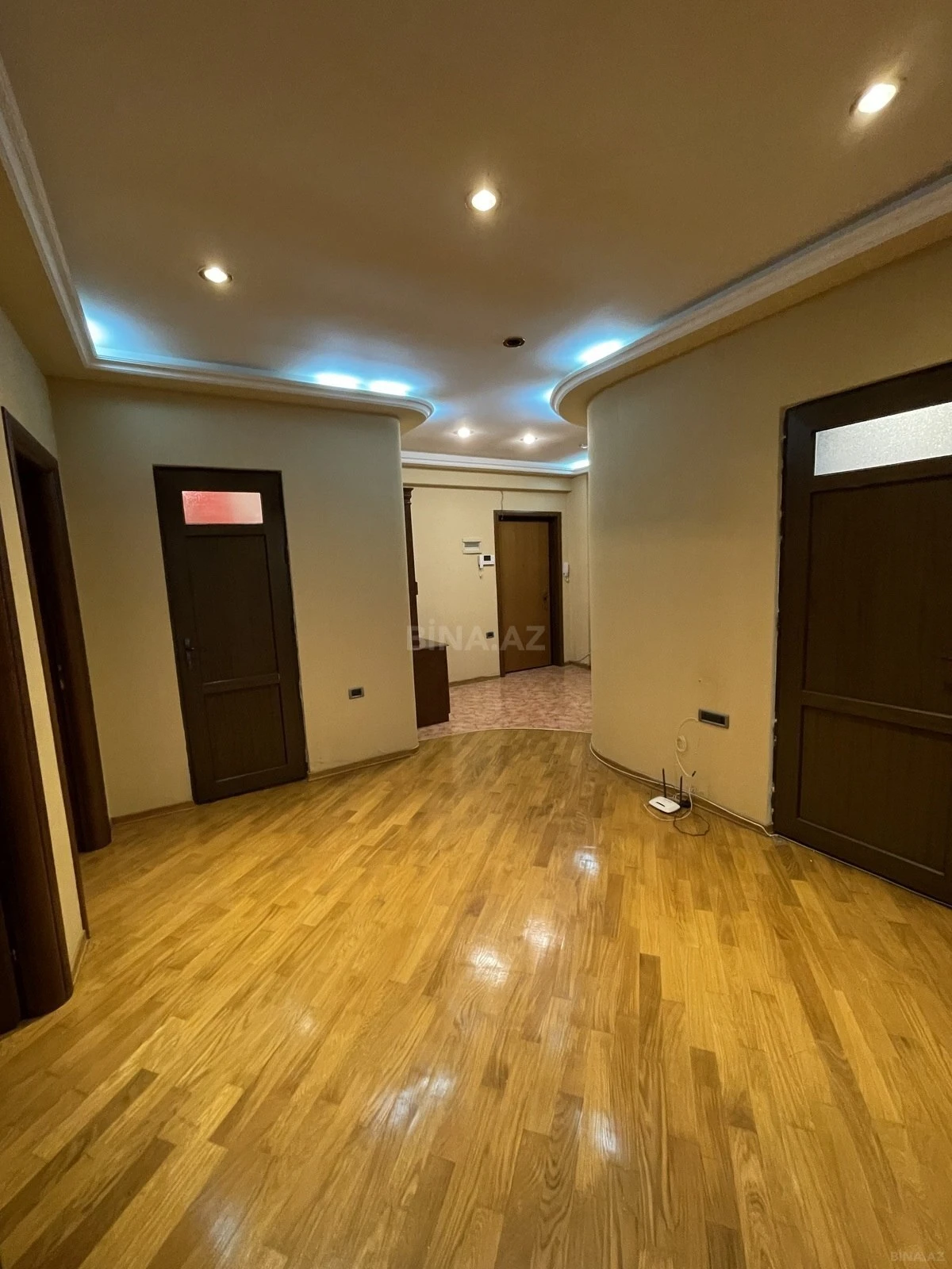 Satılır 3 otaqlı mənzil 167 m²