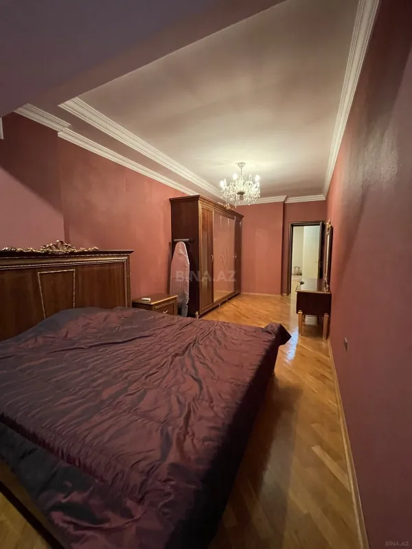 Satılır 3 otaqlı mənzil 167 m²