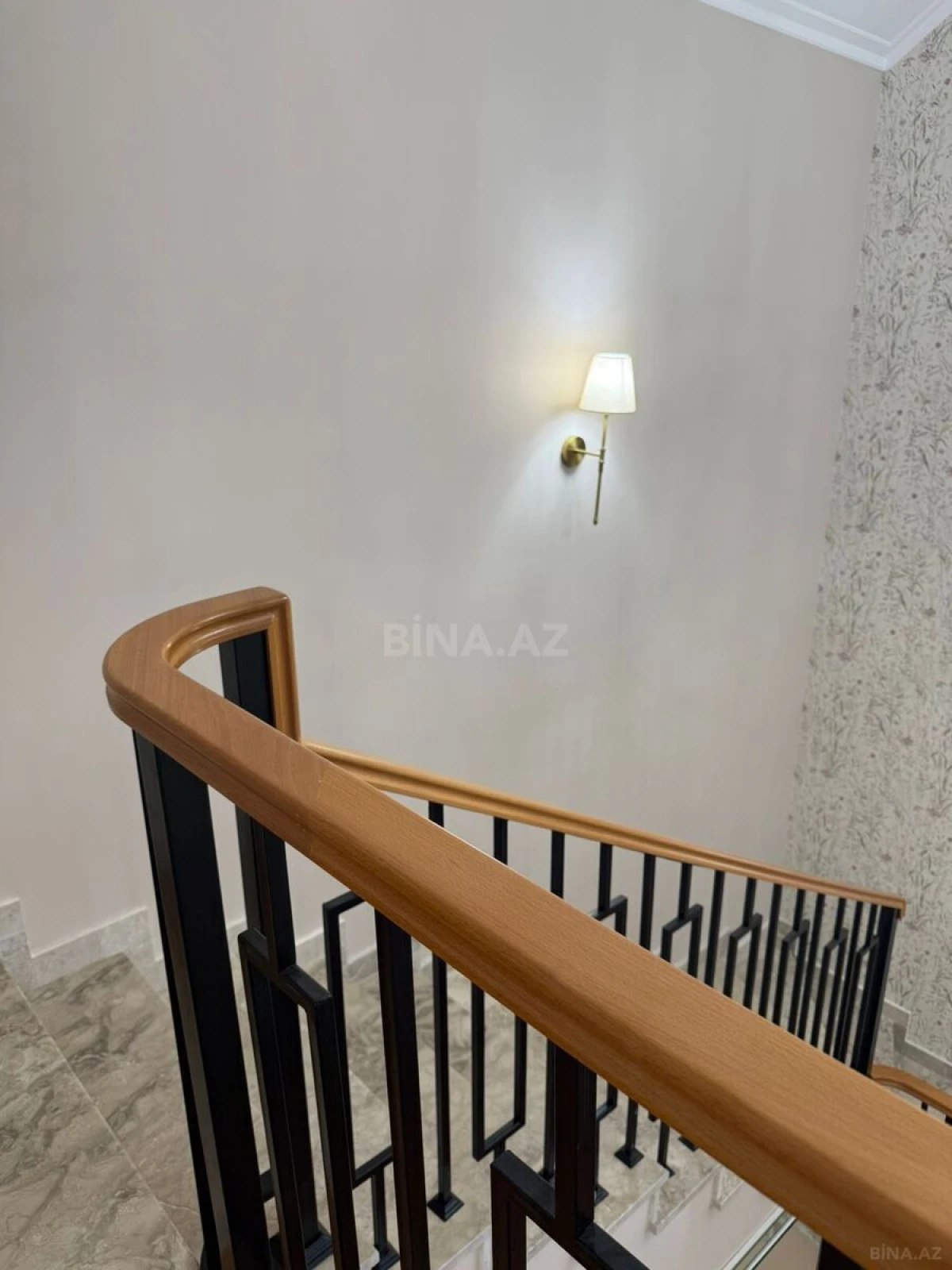 Satılır 5 otaqlı həyət evi 190 m²