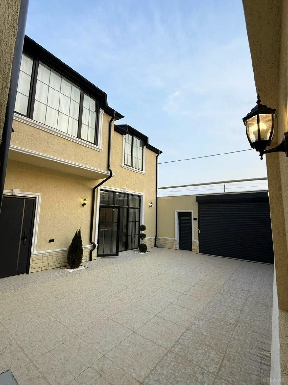 Satılır 5 otaqlı həyət evi 190 m²