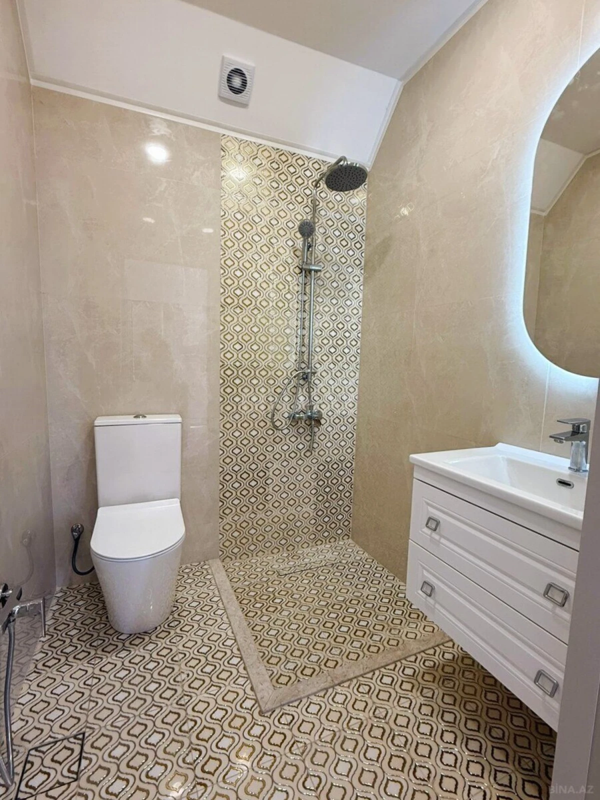 Satılır 5 otaqlı həyət evi 190 m²