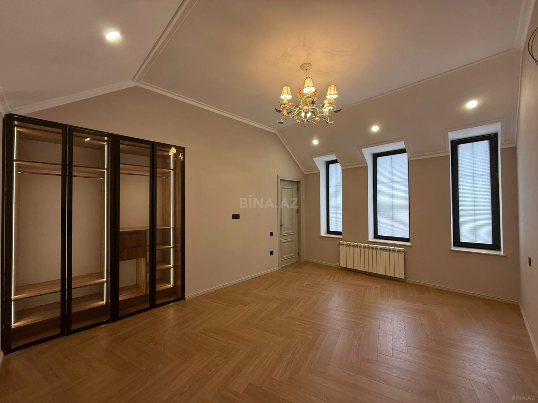 Satılır 5 otaqlı həyət evi 190 m²