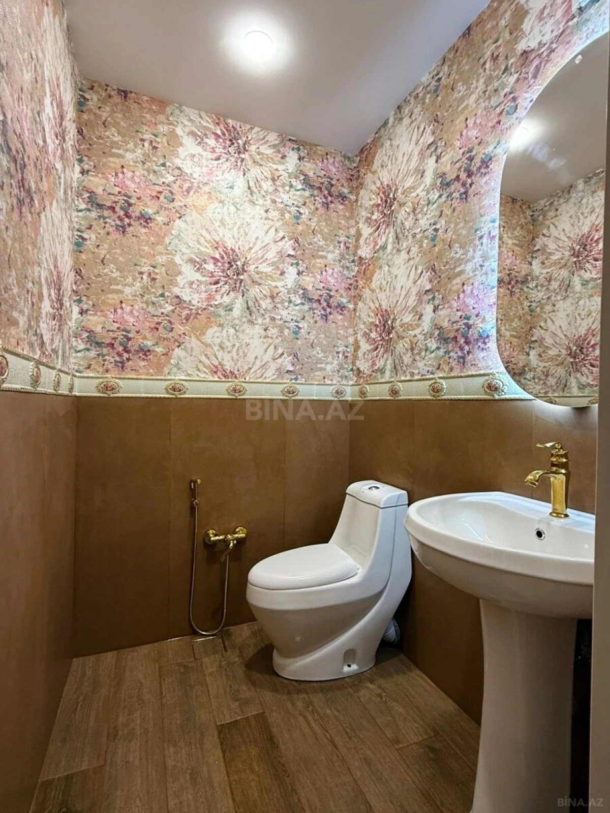 Satılır 5 otaqlı həyət evi 190 m²