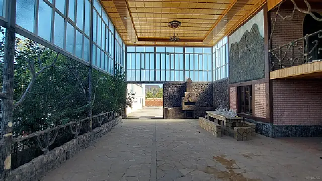 Satılır 9 otaqlı həyət evi 363.7 m²