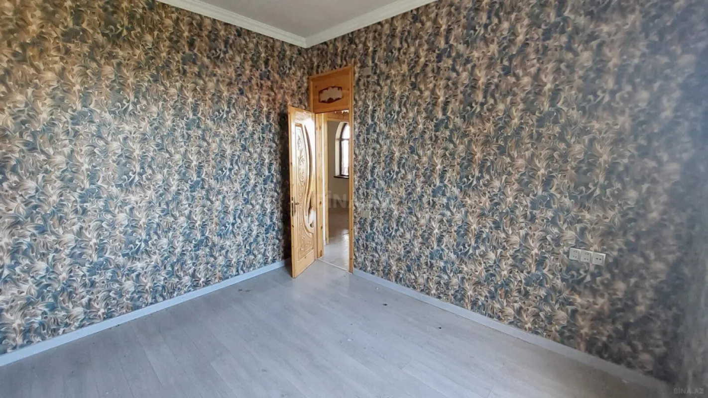 Satılır 9 otaqlı həyət evi 363.7 m²