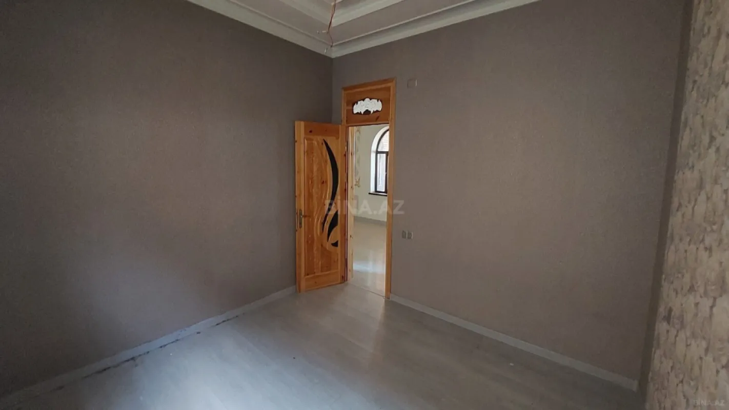 Satılır 9 otaqlı həyət evi 363.7 m²