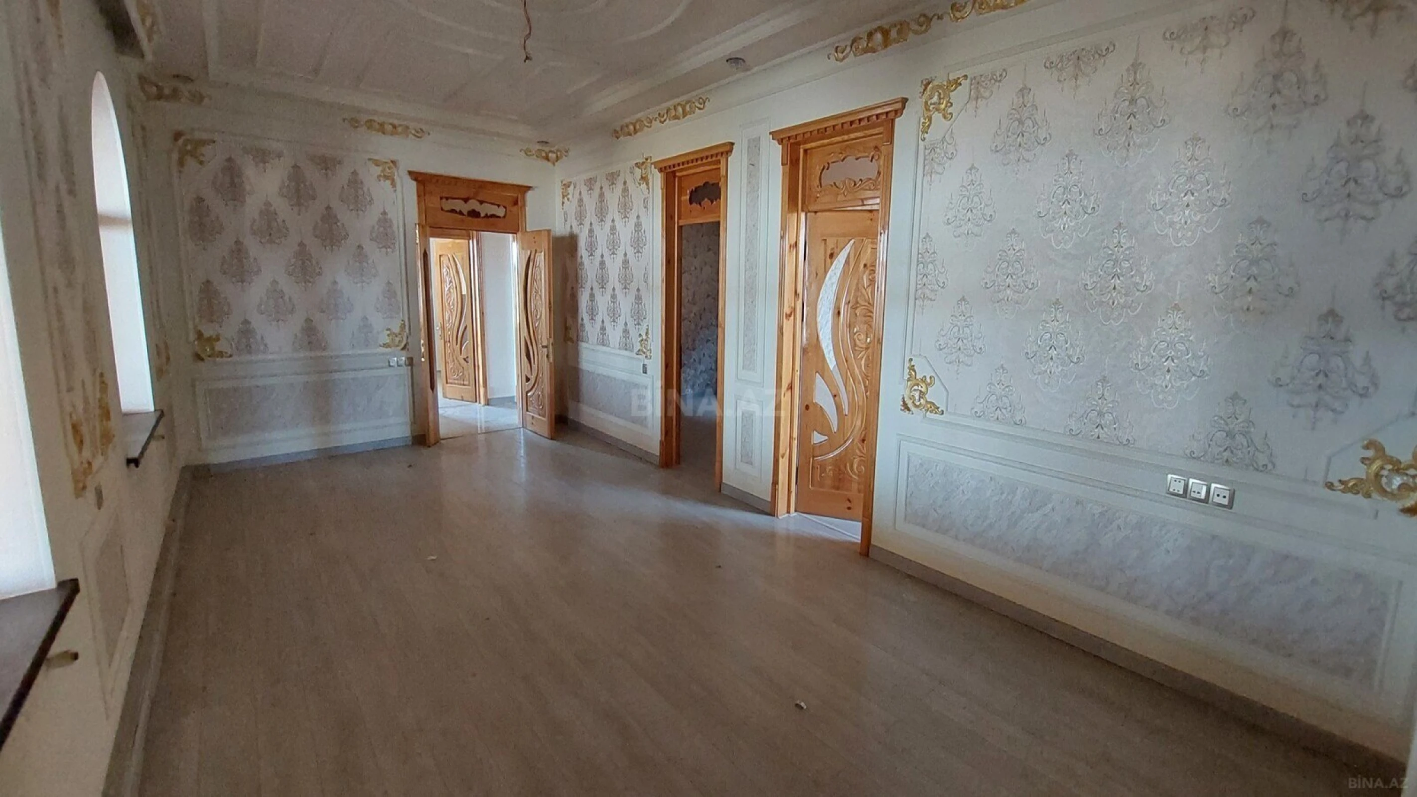 Satılır 9 otaqlı həyət evi 363.7 m²