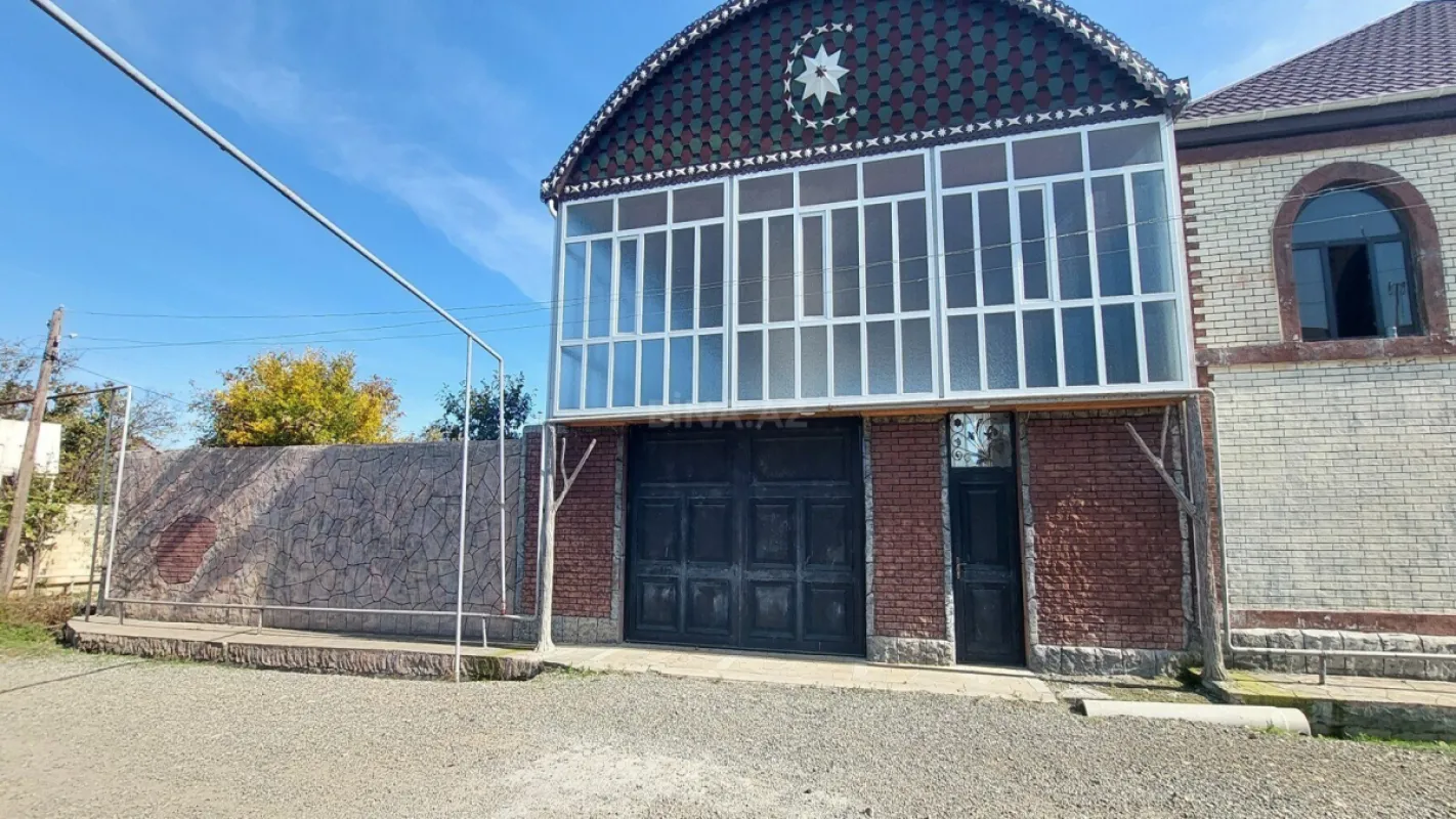 Satılır 9 otaqlı həyət evi 363.7 m²