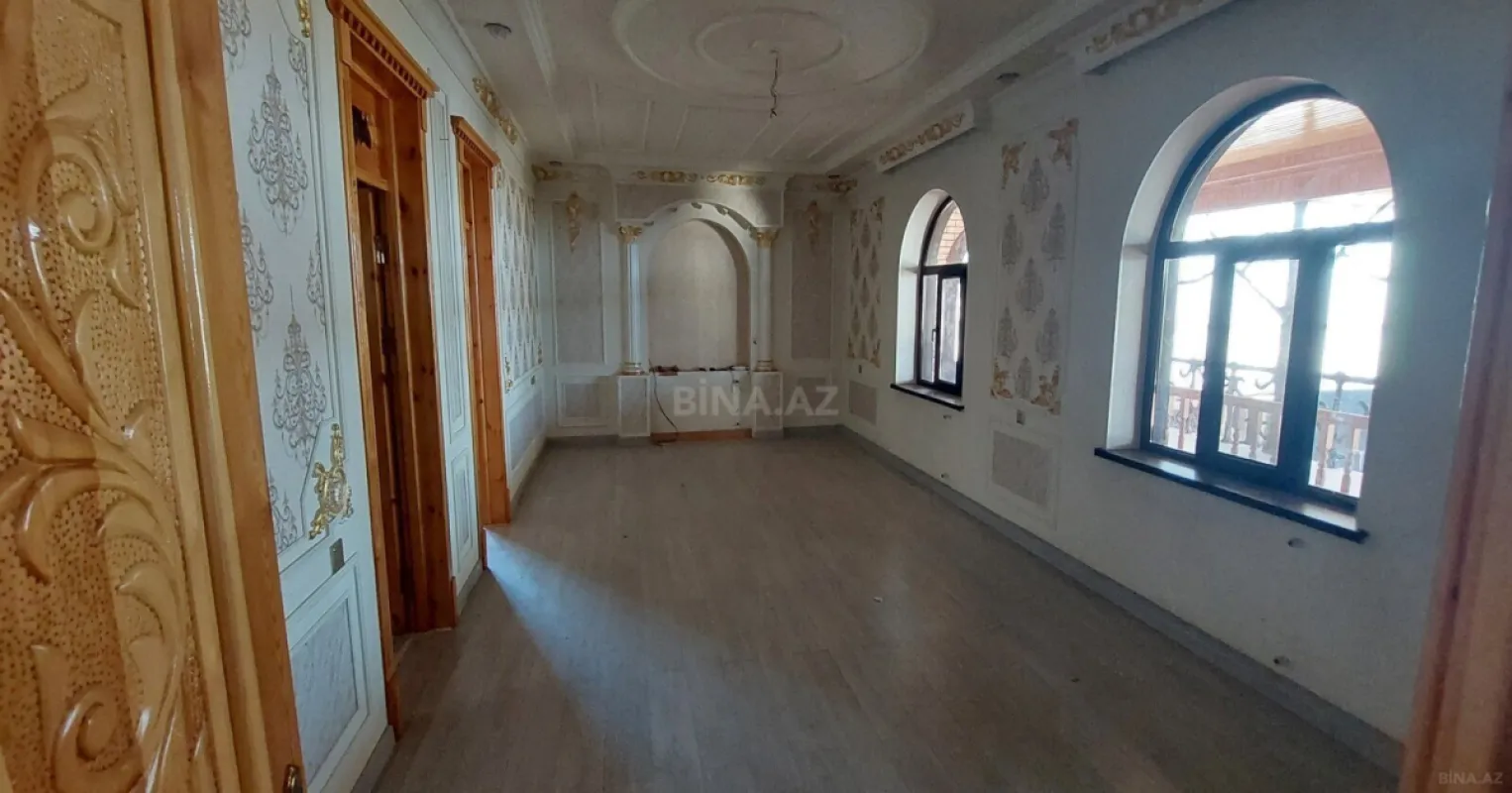 Satılır 9 otaqlı həyət evi 363.7 m²