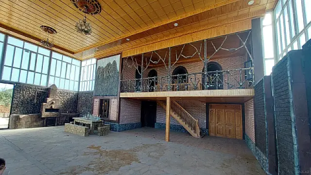 Satılır 9 otaqlı həyət evi 363.7 m²