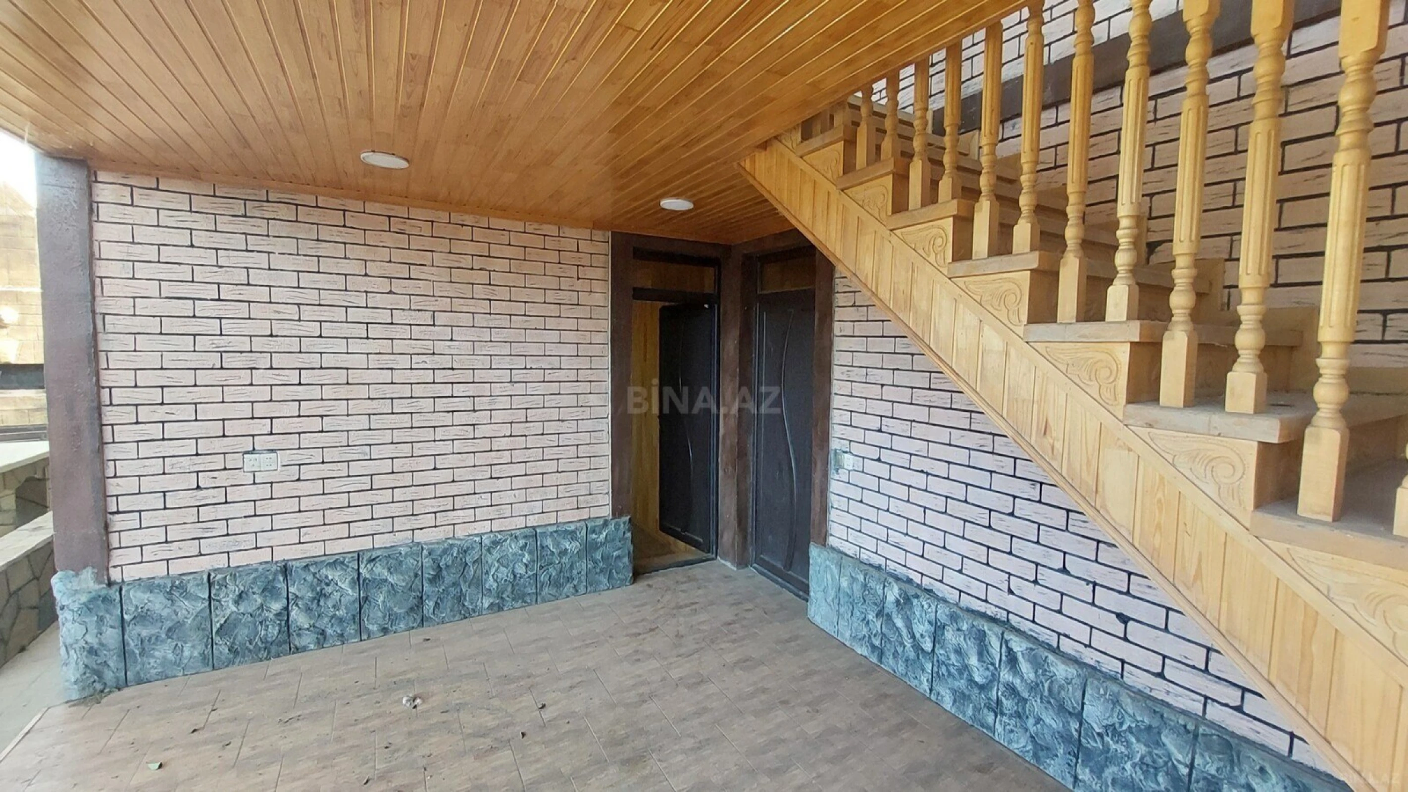 Satılır 9 otaqlı həyət evi 363.7 m²