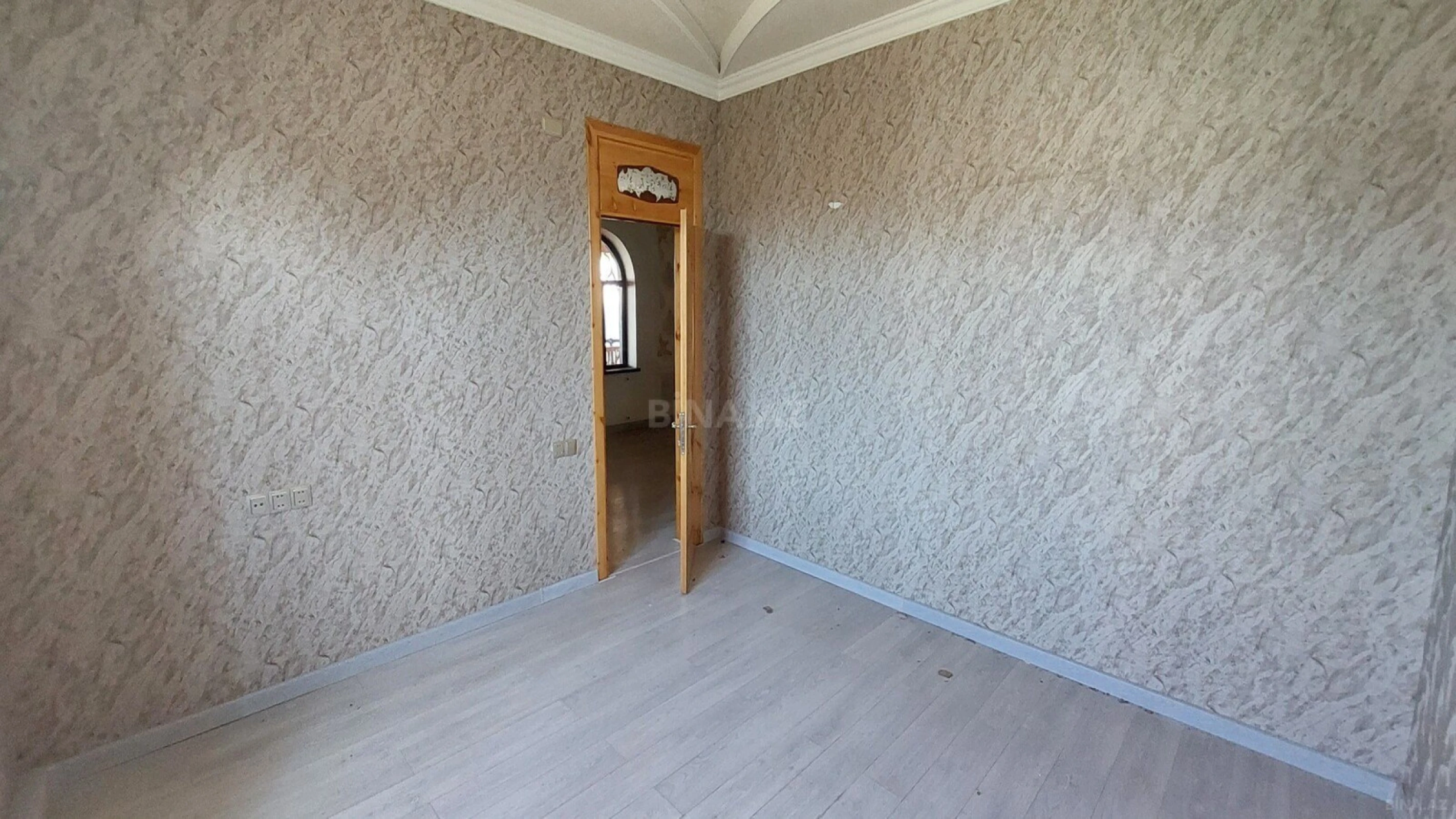 Satılır 9 otaqlı həyət evi 363.7 m²