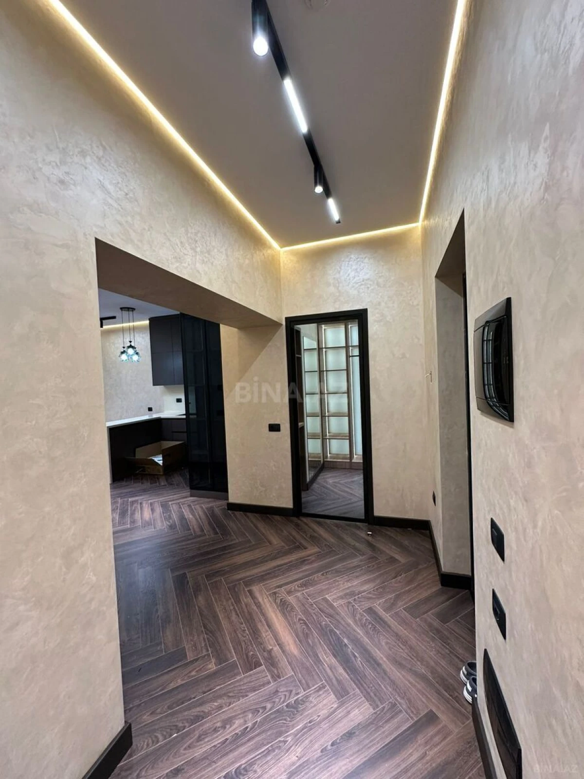 Satılır 2 otaqlı mənzil 68 m²