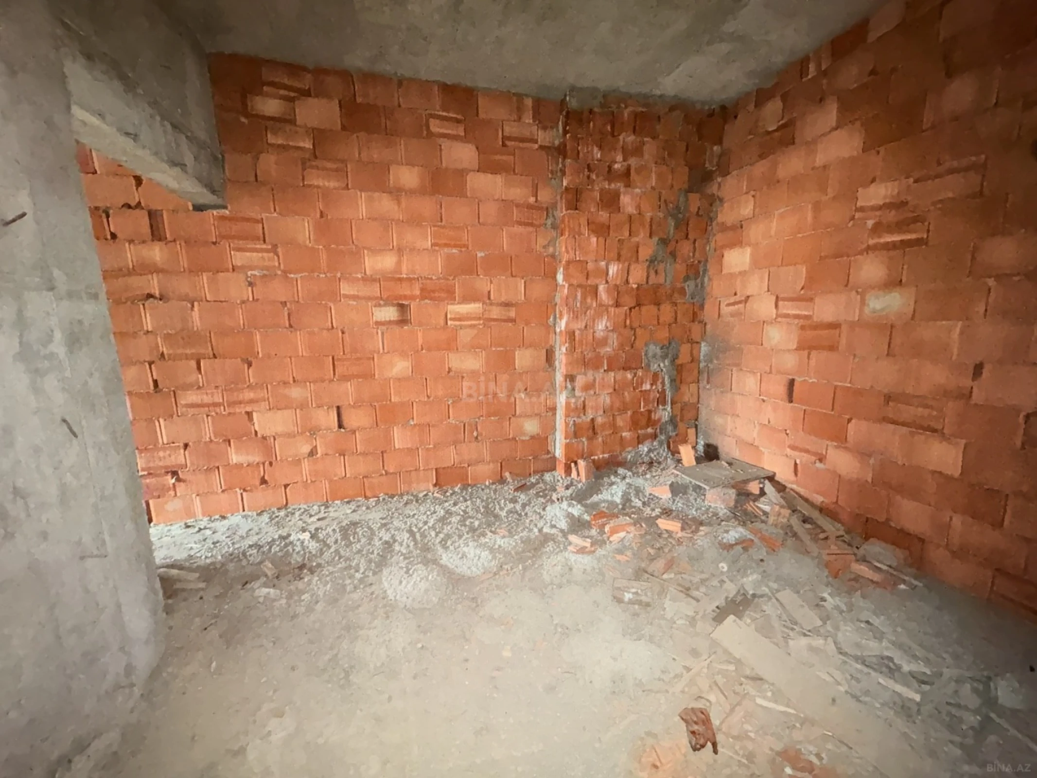 Satılır 2 otaqlı mənzil 106 m²