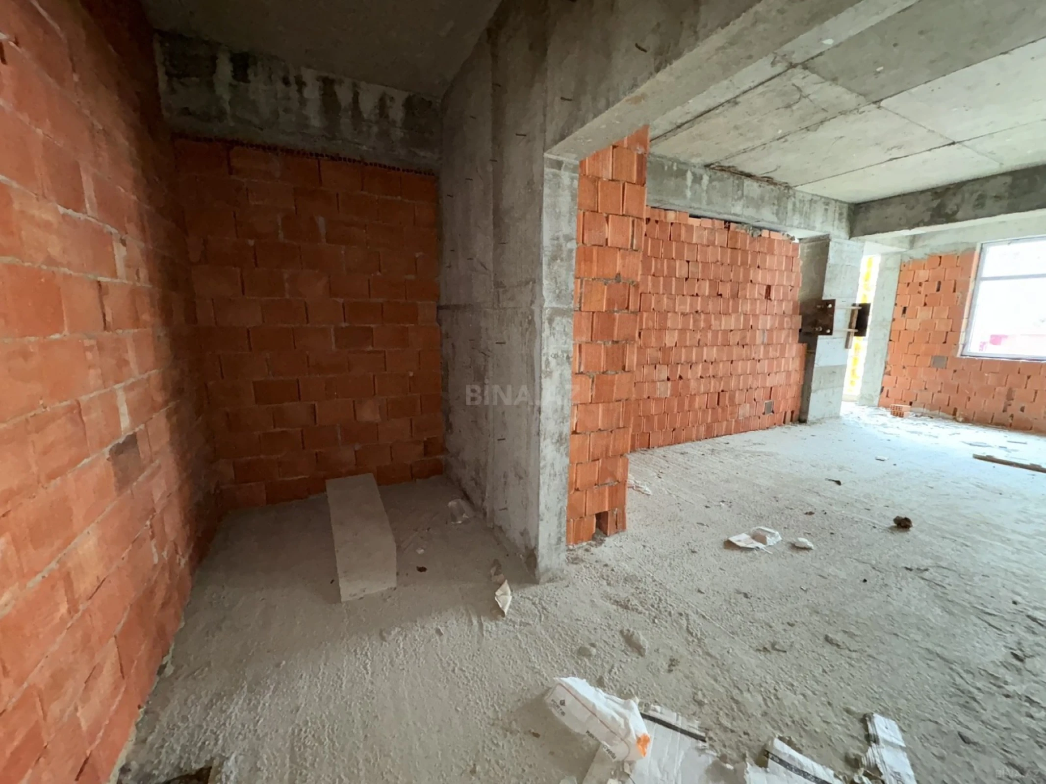 Satılır 2 otaqlı mənzil 106 m²