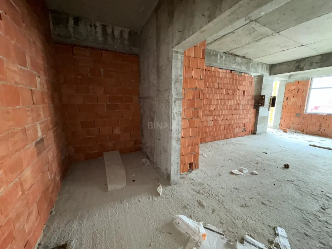 Satılır 2 otaqlı mənzil 106 m²