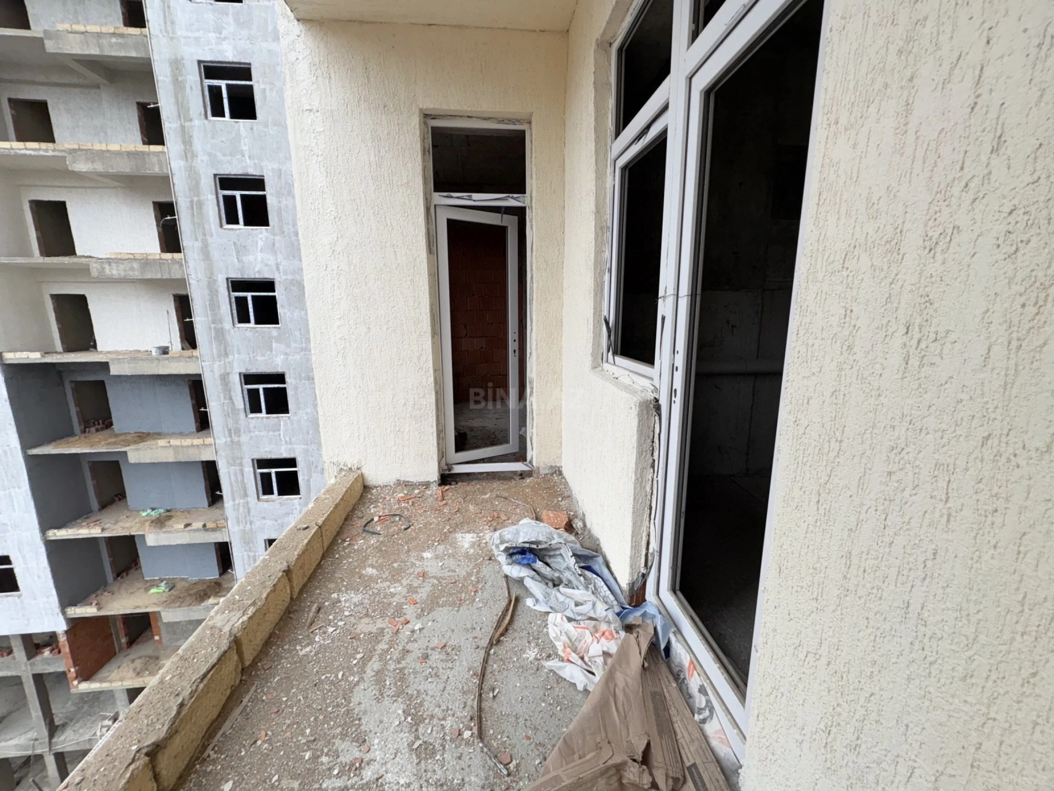 Satılır 2 otaqlı mənzil 106 m²