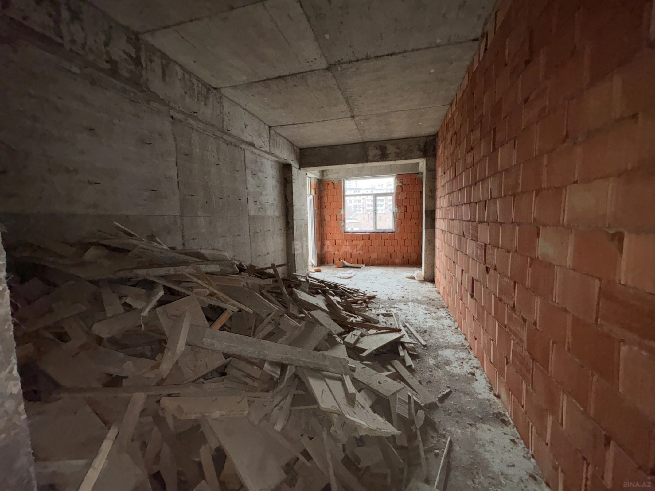 Satılır 2 otaqlı mənzil 106 m²