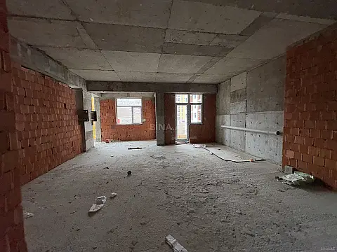 Satılır 2 otaqlı mənzil 106 m²