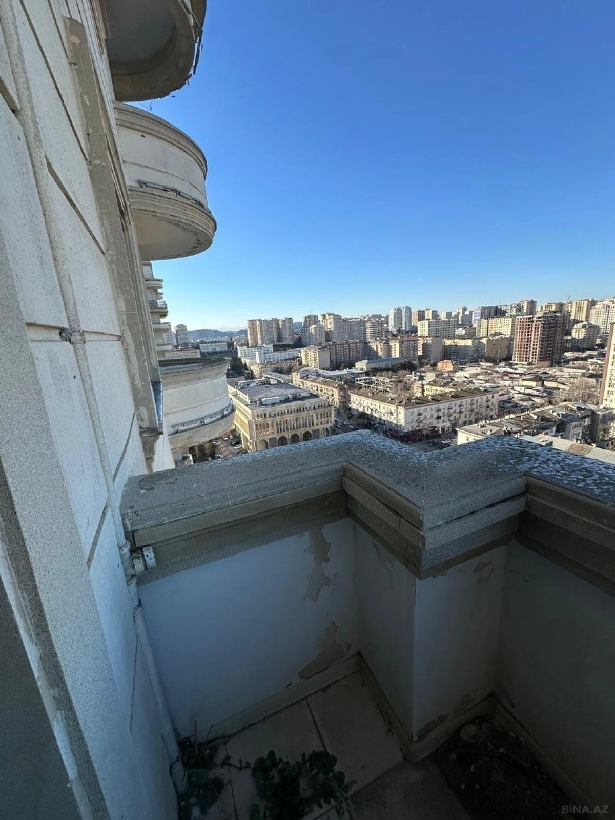 Satılır 4 otaqlı mənzil 153 m²