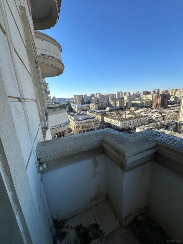 Satılır 4 otaqlı mənzil 153 m²