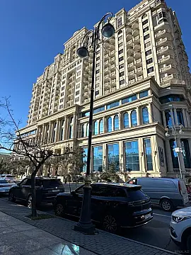 Satılır 4 otaqlı mənzil 153 m²