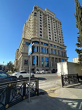 Satılır 4 otaqlı mənzil 153 m² — Bakı, Memar Əcəmi yanı 4 otaq 153.00 m²