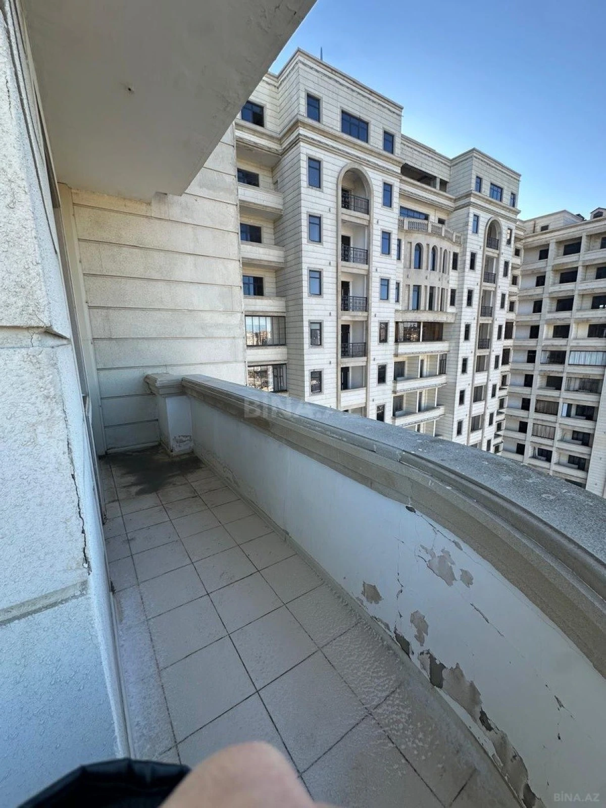 Satılır 4 otaqlı mənzil 153 m²