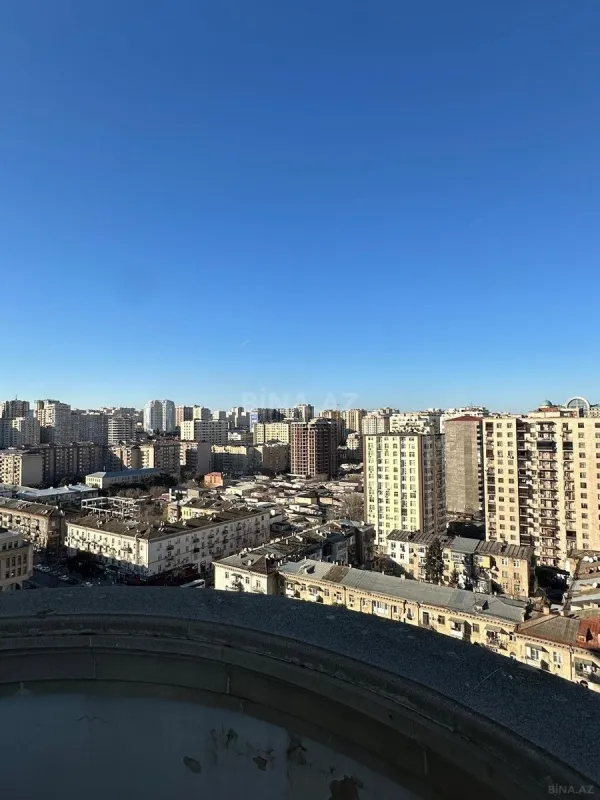 Satılır 4 otaqlı mənzil 153 m²