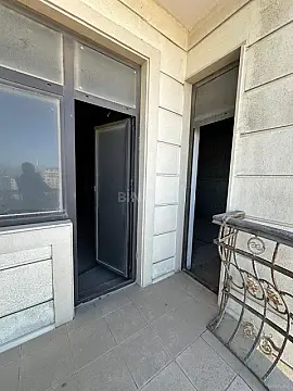 Satılır 4 otaqlı mənzil 153 m²