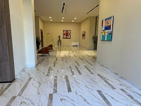 Satılır 4 otaqlı mənzil 153 m²
