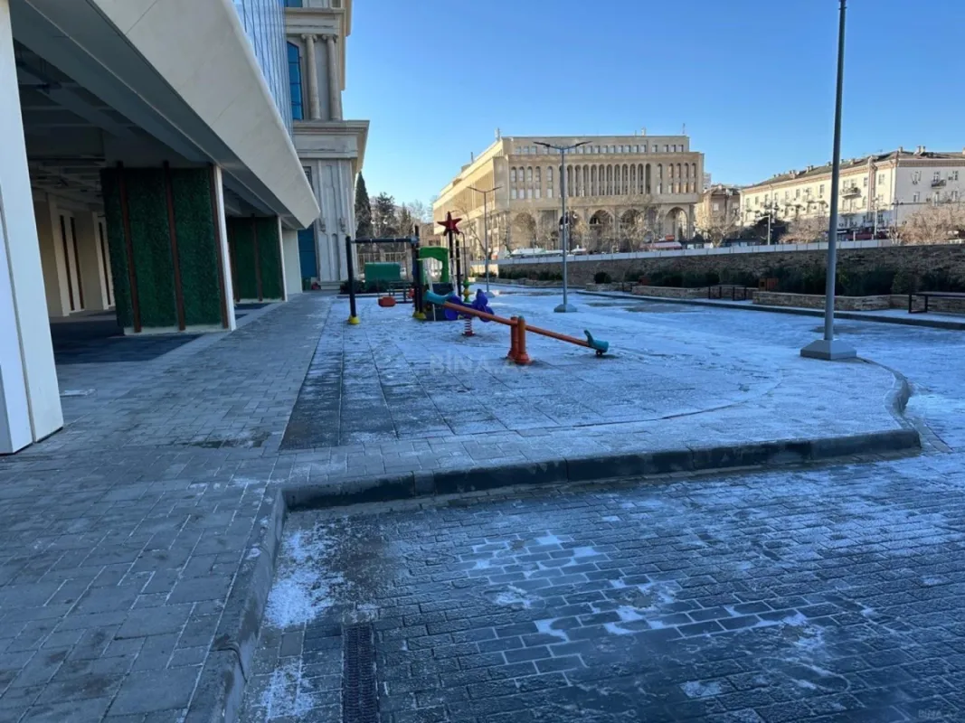 Satılır 4 otaqlı mənzil 153 m²