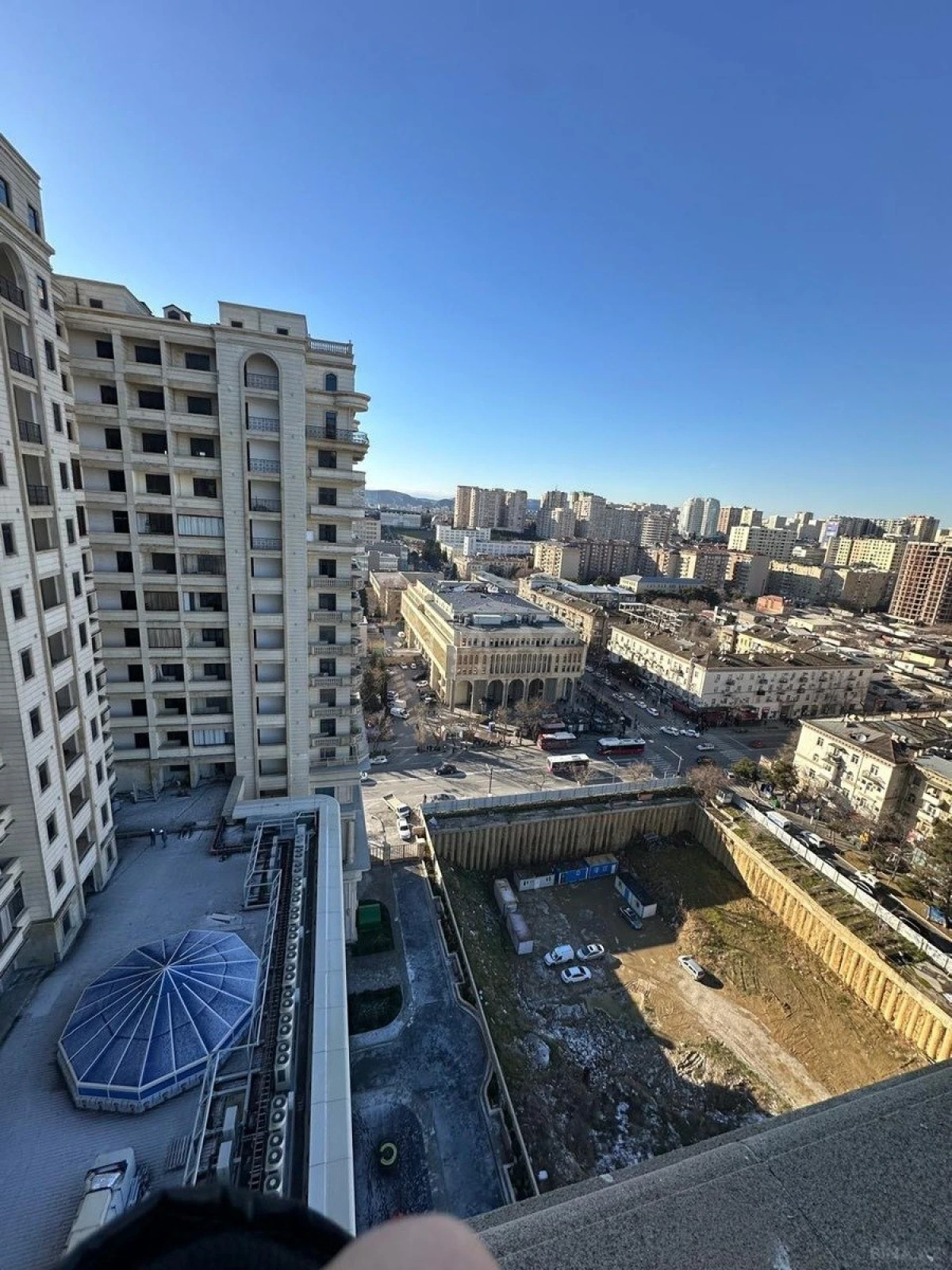 Satılır 4 otaqlı mənzil 153 m²