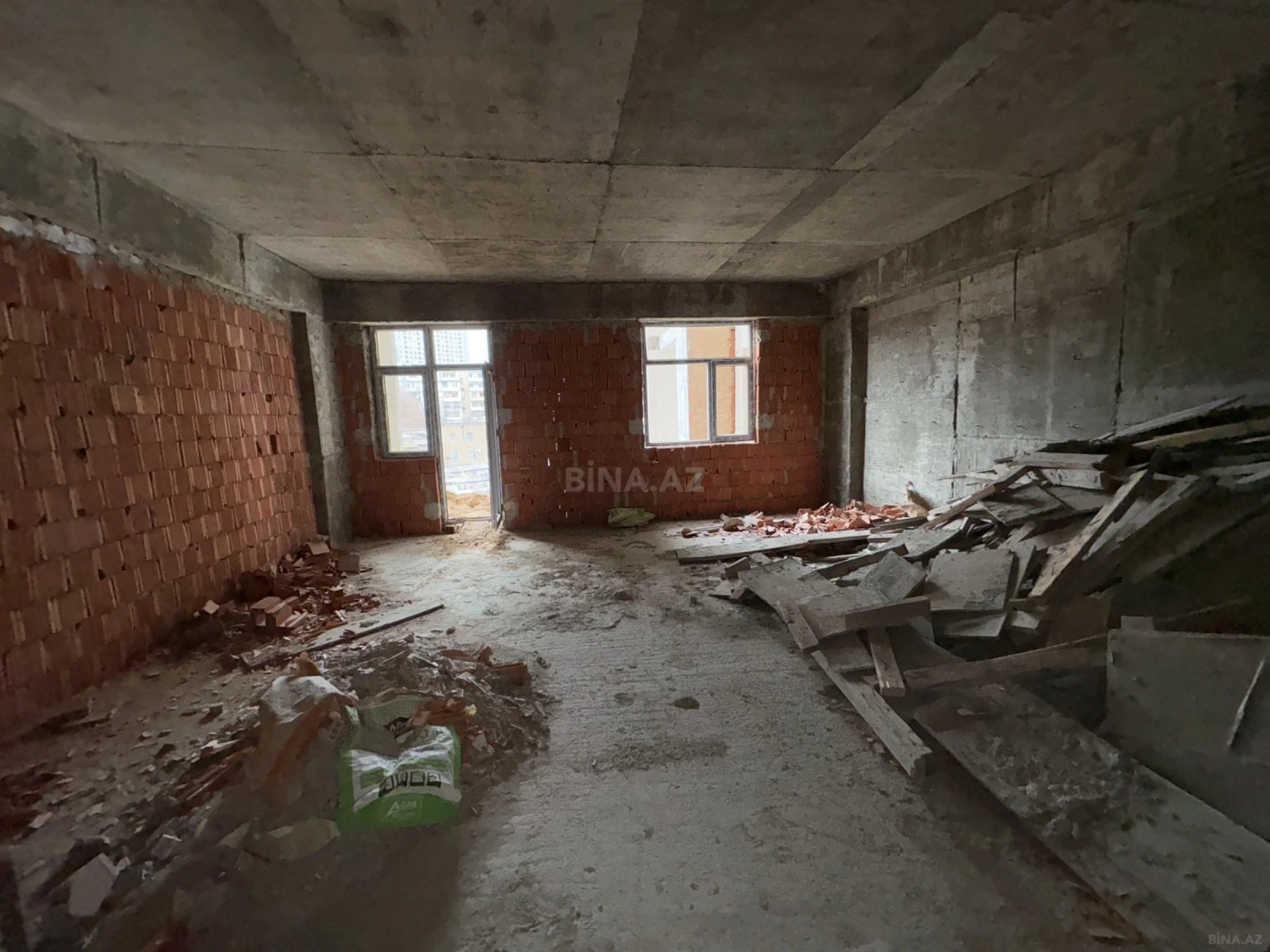 Satılır 2 otaqlı mənzil 103.5 m²