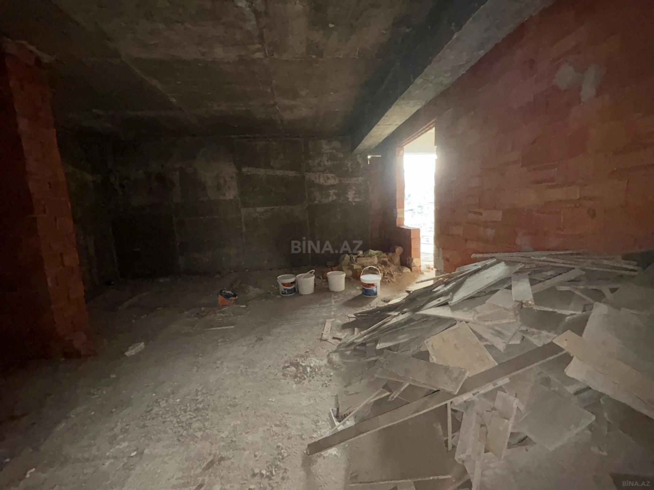 Satılır 1 otaqlı mənzil 93.7 m²