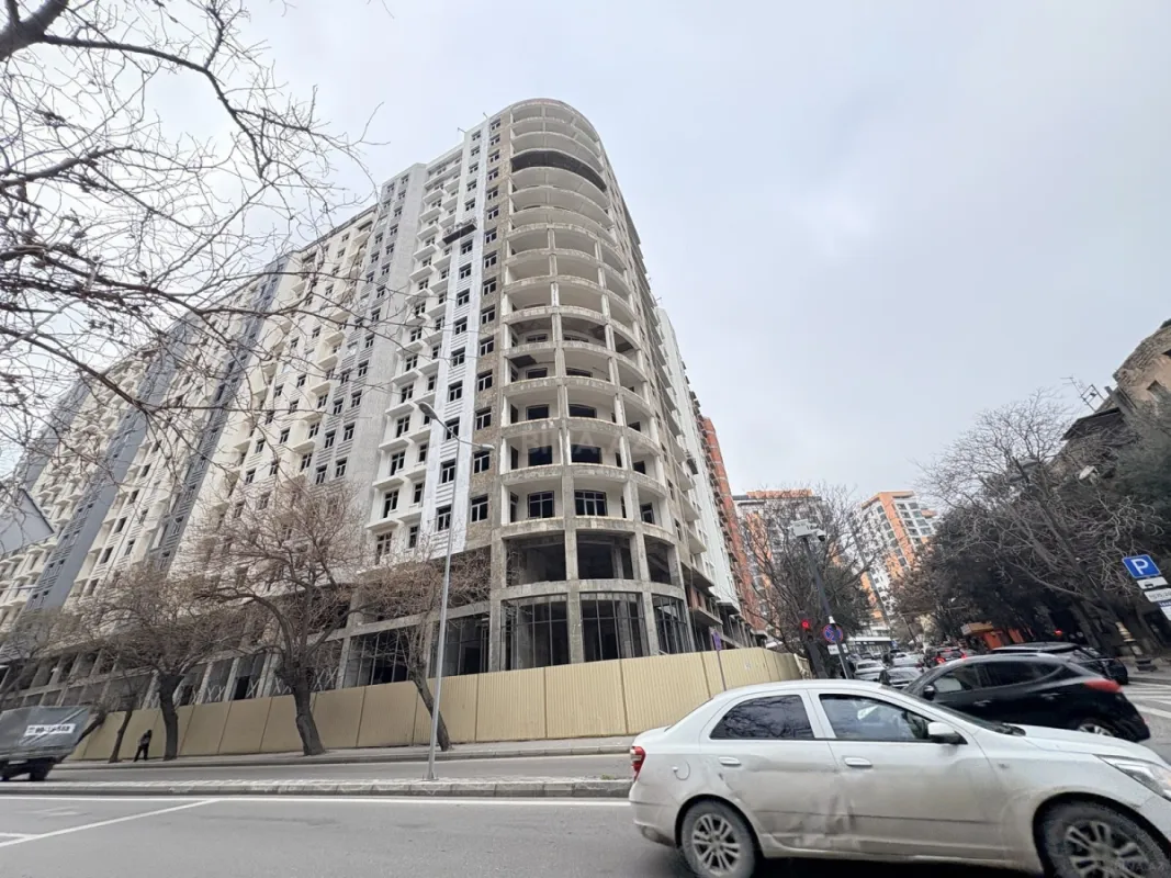 Satılır 1 otaqlı mənzil 93.7 m²