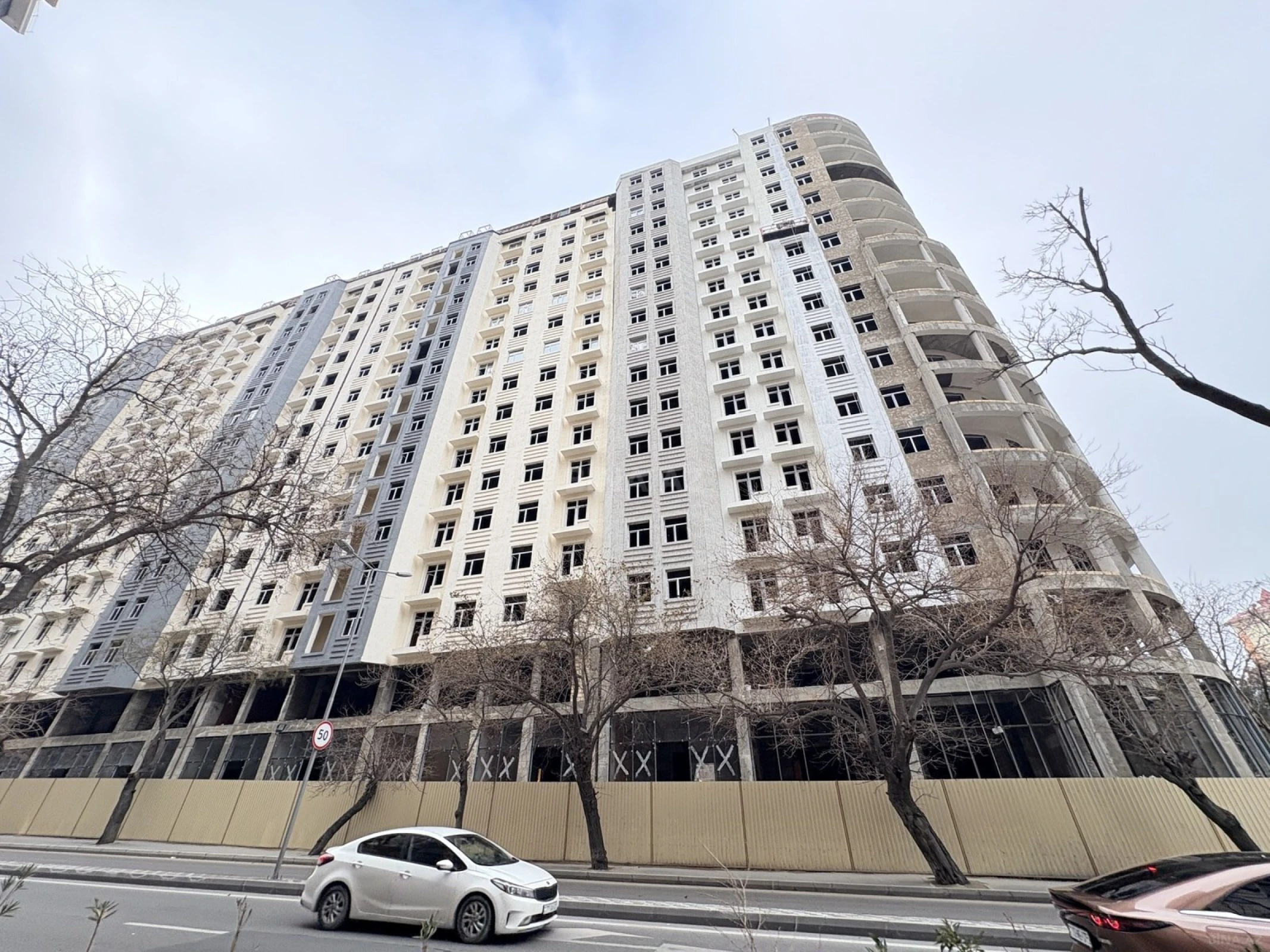 Satılır 1 otaqlı mənzil 93.7 m²