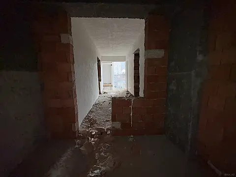 Satılır 1 otaqlı mənzil 93.7 m²