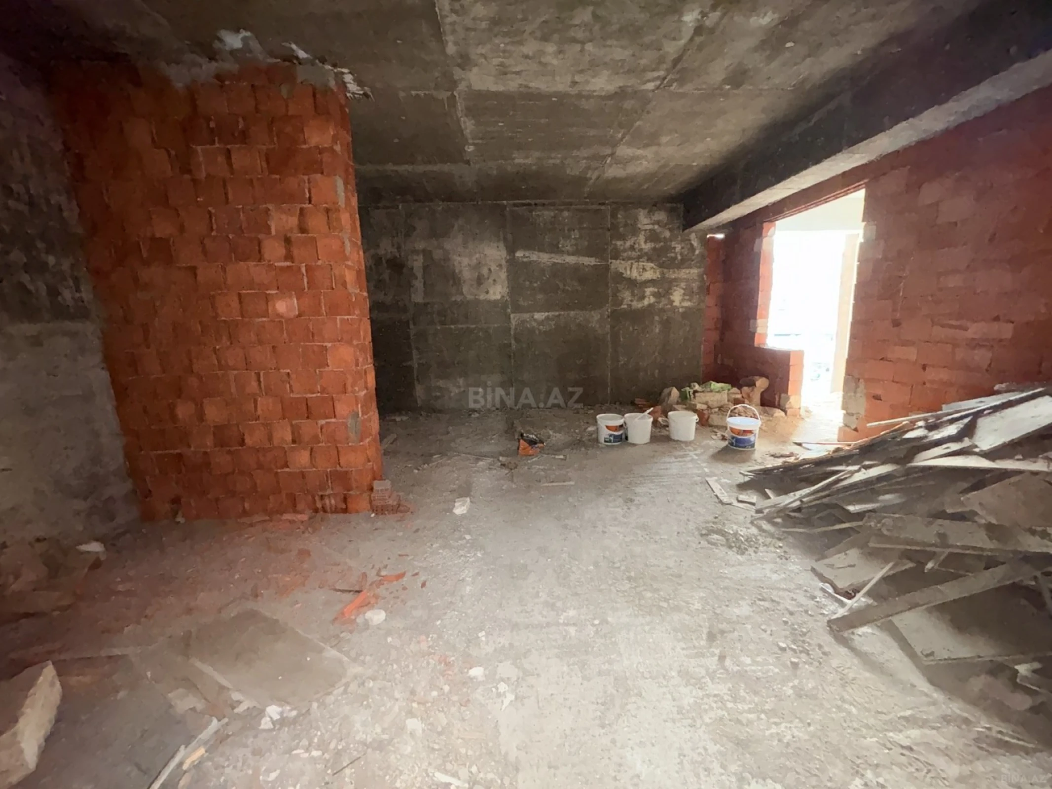 Satılır 1 otaqlı mənzil 93.7 m²