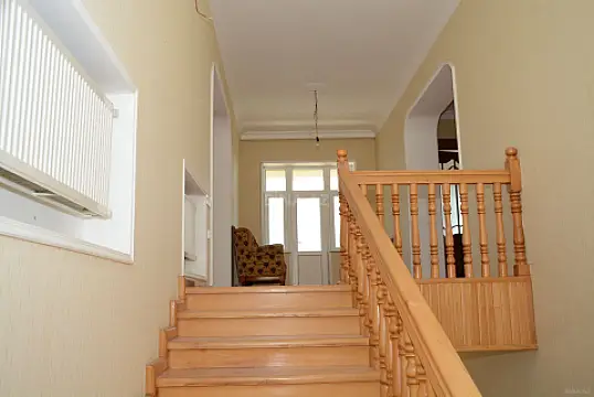 Satılır 8 otaqlı həyət evi 290 m²